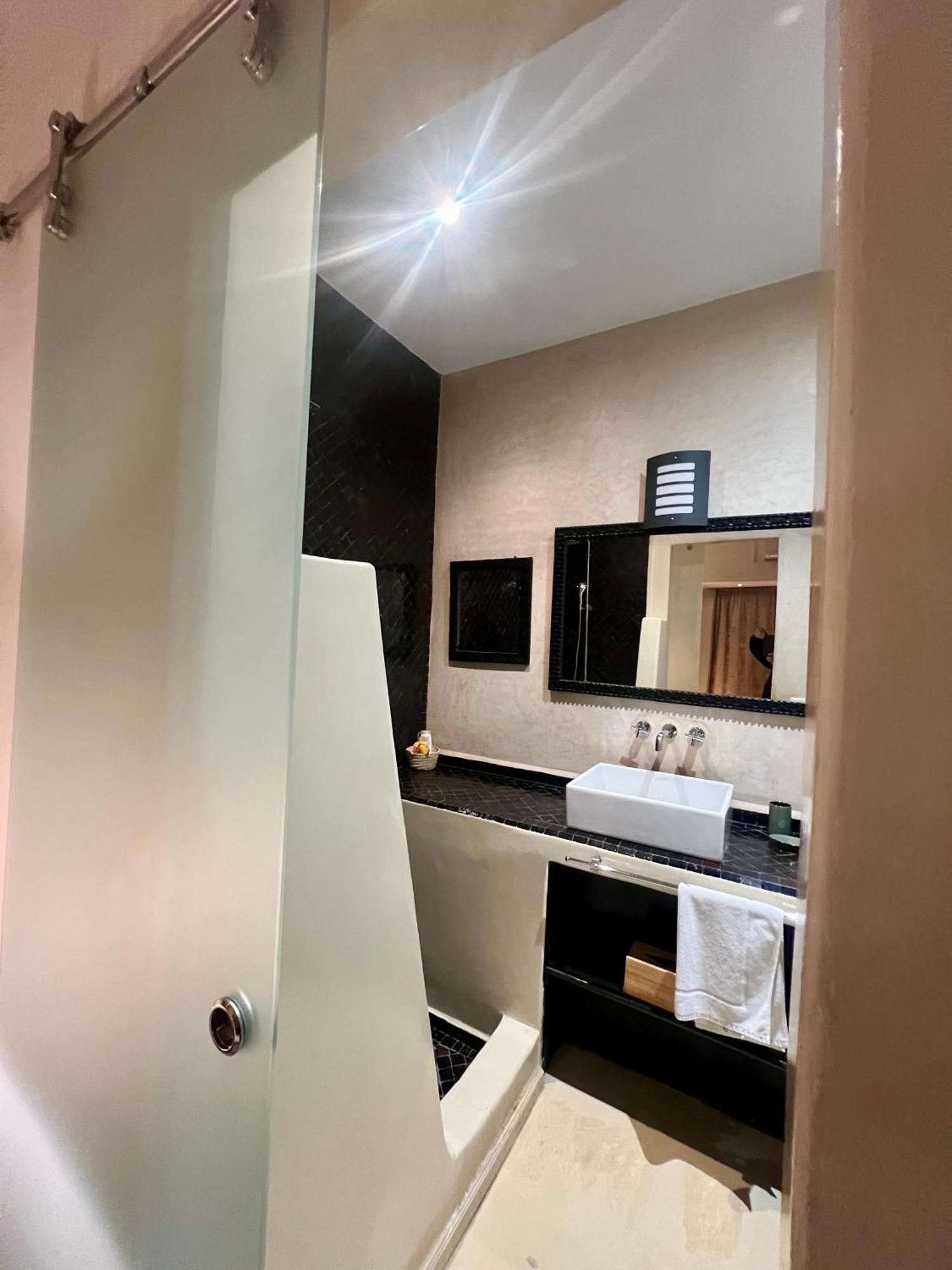 "Le 21", Exclusive Luxury Duplex 400M From Jemaa El Fna Place -Hammam-Jacuzzi-Koutoubia View-Roof Terrace -Speed Wifi Marrakesh Exterior photo